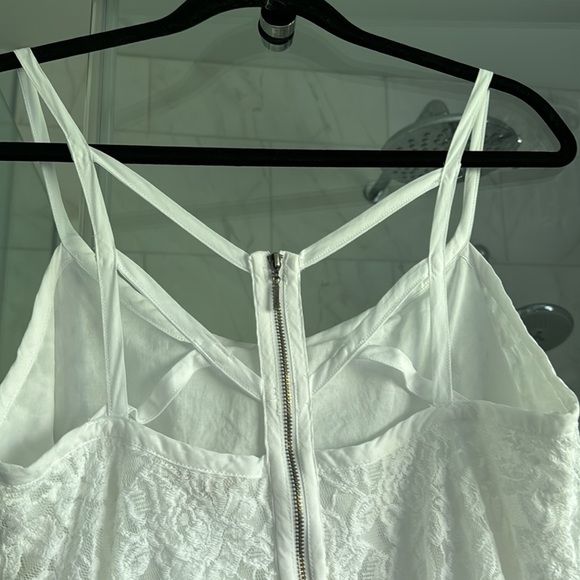 Guess crop top in lace - Picture 4 of 5